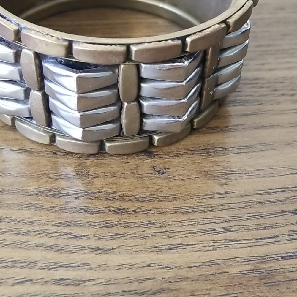 Bangle bracelet